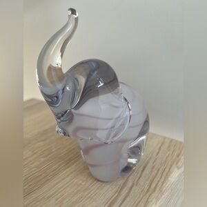 ELEPHANT Vintage Stylized Hand Made Crystal Art Glass Paperweight Made Taiwan